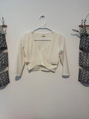 Hollister Cream Lace Cropped Wrap Cardigan